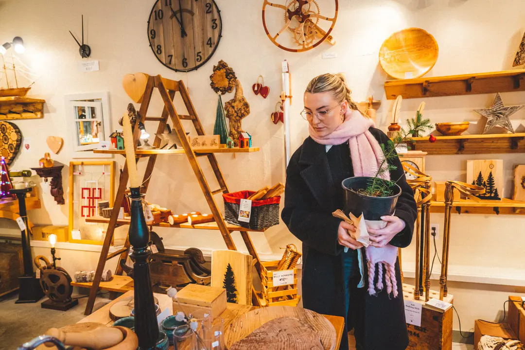 Cedar Yellow Point Artisans Country Christmas Tour